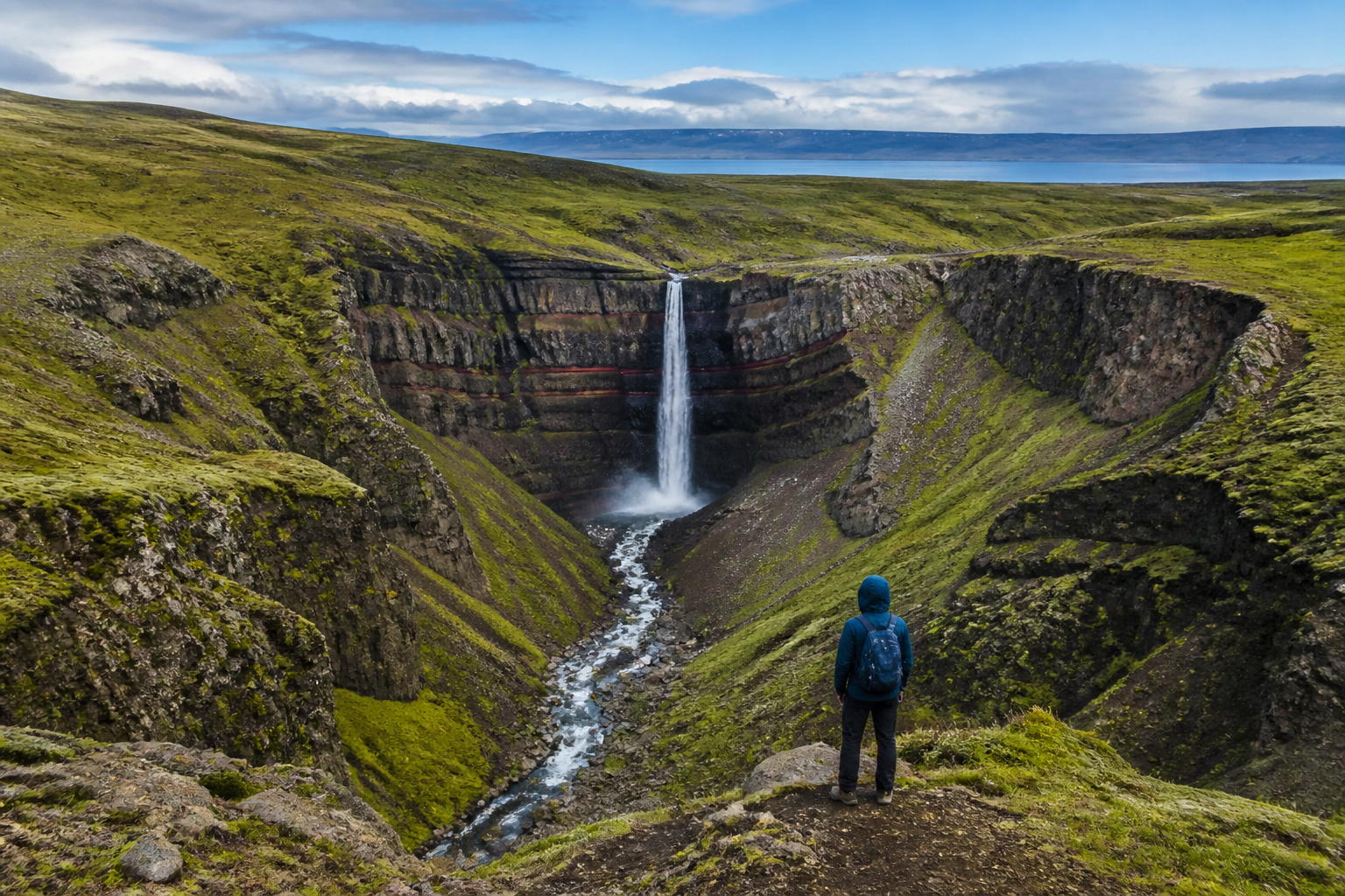 La majeste du hengifoss en islande