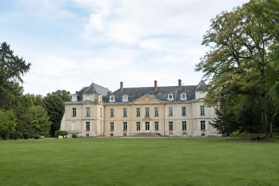 Château de l’Épinay à Saint-Georges-sur-Loire au milieu de son parc