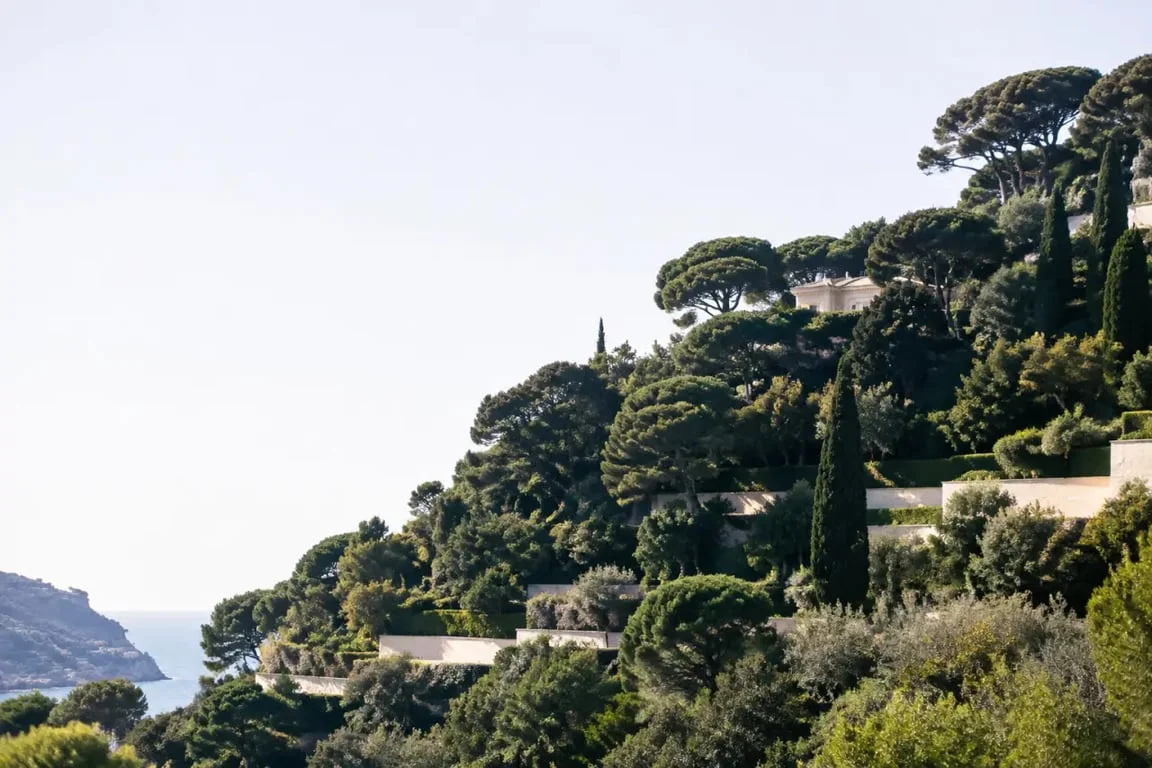 Villa Leopolda France sur les hauteurs de Villefranche-sur-Mer avec jardins méditerranéens et vue sur la mer